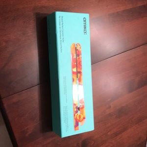 Amika ceramic styler/flat iron